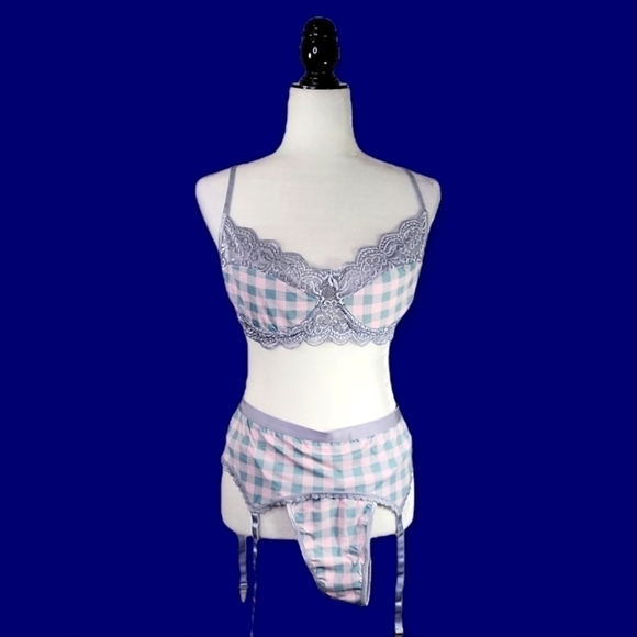 Coquette Bra, Garter Belt & G-string Set - Picture 3 of 6